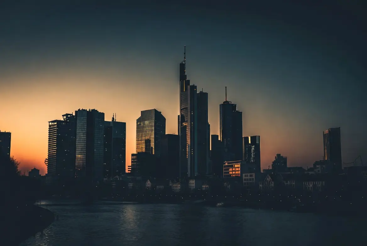 Frankfurter Skyline am Abend